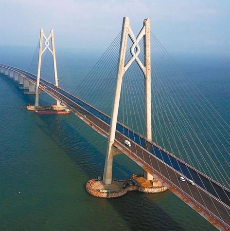 港珠澳大桥钢筋套筒项目